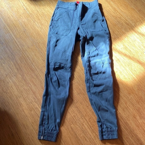 Spanx women’s pull on dark gray pants - jogger style - size small - pockets - Picture 1 of 11